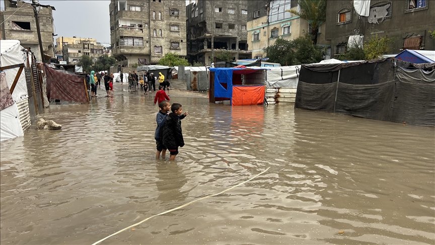 غزة.. منخفض جوي جديد يواصل ما بدأته حرب الإبادة (تقرير)