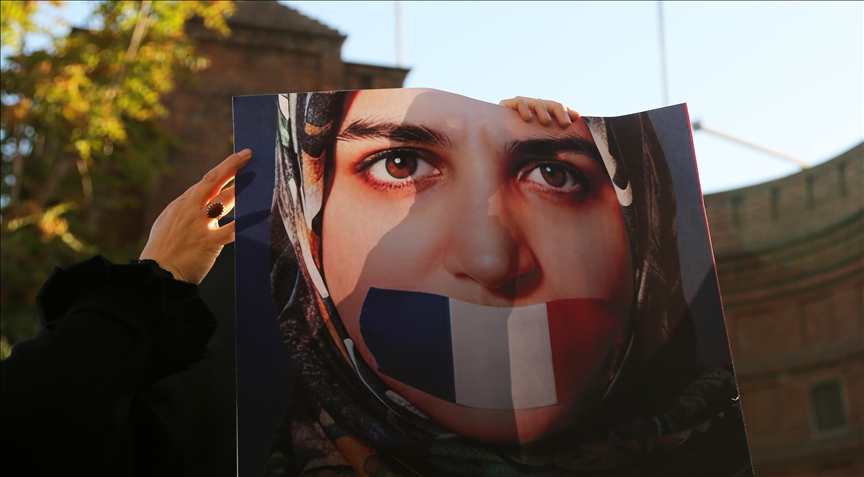 Le procès pour "apologie du terrorisme" de l’Iranienne Mahdieh Esfandiari s’ouvre à Paris