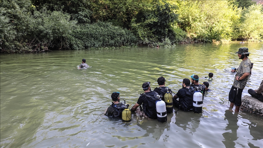 سوريا.. إنقاذ 25 شخصا حاصرتهم المياه إثر فيضان نهر بريف حمص