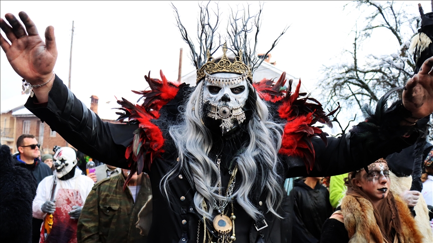 Me paradë tradicionale maskash dhe kostumesh nis Karnavali i Vevçanit