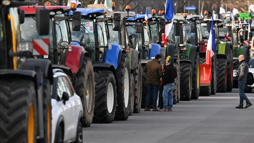 French farmers drive 350 tractors into Paris against trade deal with South American bloc