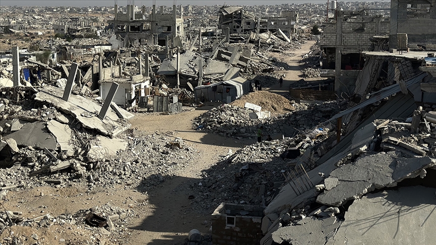 Gazze'de İsrail saldırısında hasar gören binalar çöktü, 4 kişi hayatını kaybetti