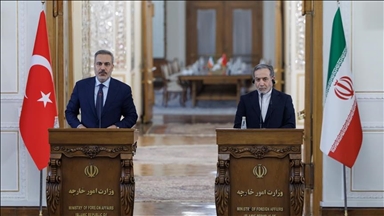 فيدان يبحث مع عراقجي آخر التطورات في إيران