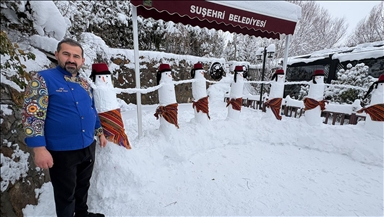 Ji berfê ekîba folklorê çêkir