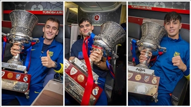 Barcelonalı futbolcular THY uçağında kupa sevinci yaşadı 