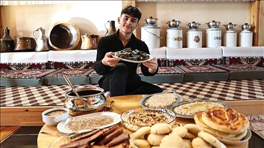 17 yaşındaki gencin anneanne ve babaannesinin tarifleriyle yaptığı yemekler ilgi görüyor