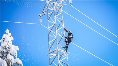 Uludağ'da elektrik dağıtım ekipleri kesintisiz enerji için zorlu koşullarda çalışıyor
