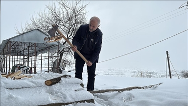 Li gundê ku havînan 2 hezar kes lê heye, zivistanê tenê mixtar û malbata wî dijîn