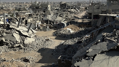 Gazze'de İsrail saldırısında hasar gören binalar çöktü, 4 kişi hayatını kaybetti