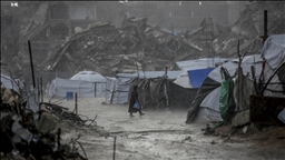 Gazze’de yağış ve fırtına, İsrail saldırılarının neden olduğu felaketi derinleştiriyor