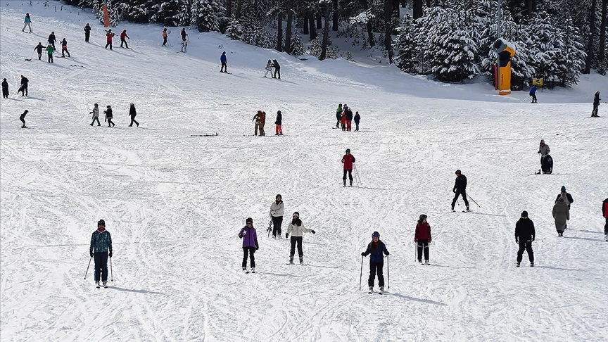 Li Navenda Xweşiqitandinê ya Sariqamîşê ku berfa wê ji mêtreyek û nîvî zêdetir bû, qerebalixî heye