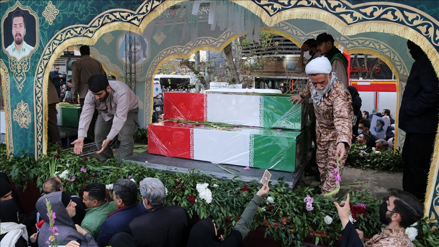 إيران.. تشييع 100 عنصر أمن في طهران قتلوا خلال الاحتجاجات