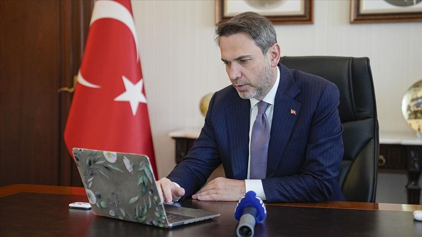 Enerji Bakanı Bayraktar, AA'nın "Yılın Kareleri" oylamasına katıldı