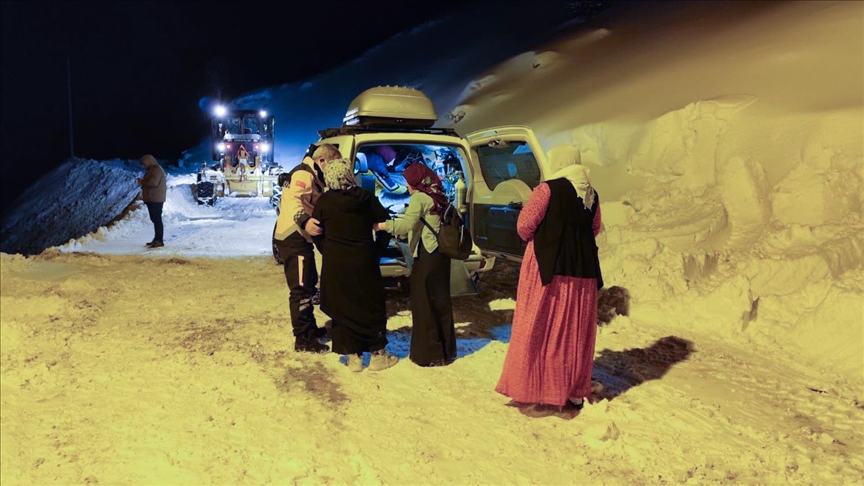 Li Wanê jina hemle ya li gundê rêya wê hat girtin, bi destê ekîban bi nexweşxaneyê ra hat gihandin