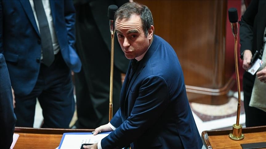 Le Premier ministre français appelle à prendre "au sérieux" les intentions de Donald Trump sur le Groenland