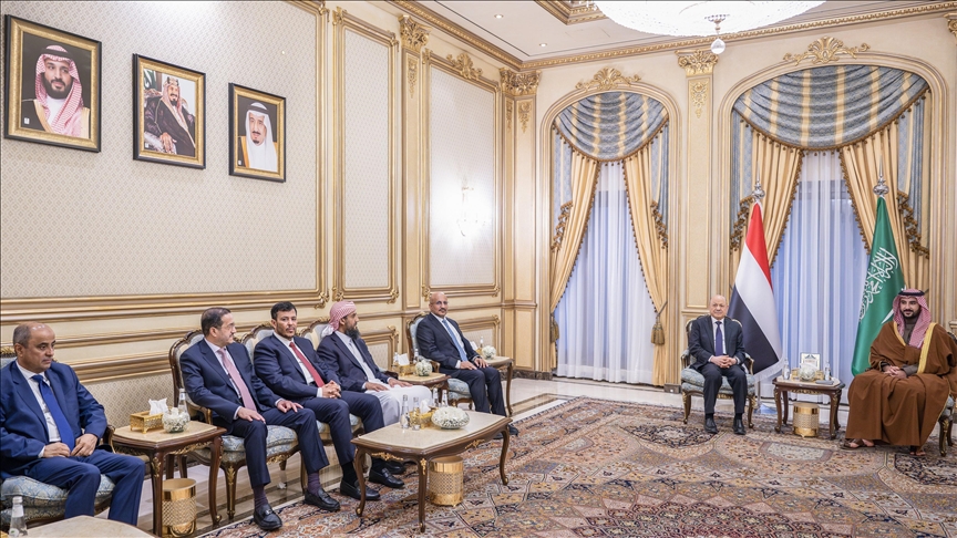 وزير الدفاع السعودي يشدد على استمرار دعم اليمن سياسيا اقتصاديا