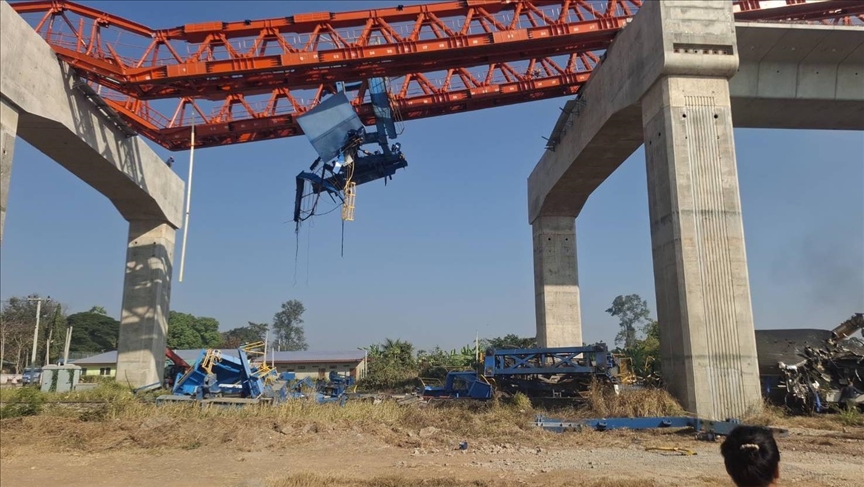 Tajlandë  22 të vdekur dhe dhjetëra të plagosur nga rënia e vinçit mbi një tren