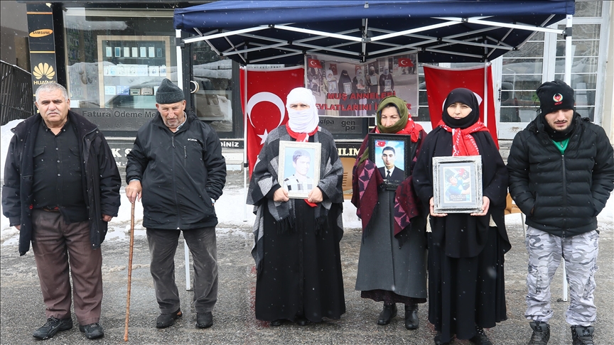 Li Mûşê malbatên ku dixwazin bigihêjin ewladên xwe, çalakiya xwe ya li pêşiya DEM Partiyê domand