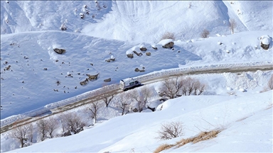 Li Hekariyê tenduristvan di şert û mercên dijwar da nexweşên malan teqîb dikin