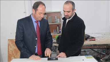 Adana'da emekli doktor zararlı mikroorganizmaları yok eden dezenfeksiyon kabini üretti