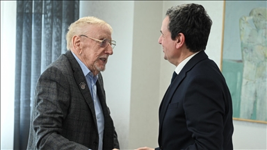 Në prag të përvjetorit të Masakrës së Reçakut, Kurti pret ish-ambasadorin Walker