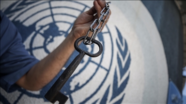 أمام مقرها ببيروت.. لاجئون فلسطينيون يحتجون على تقليص "أونروا" خدماتها