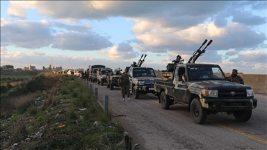 Suriye ordusu, terör örgütü YPG/SDG'nin işgalindeki Deyr Hafir hattına takviye yapıyor