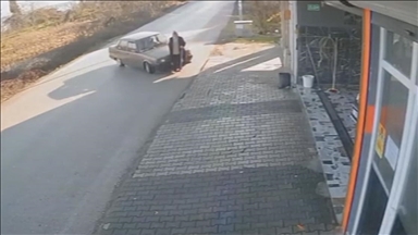 Ordu'da yayaya çarpan otomobil iş yerine girdi