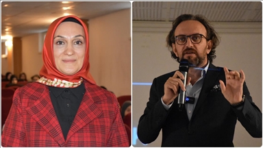 Uzmanlar öğrencilere sosyal medyanın gerçeklerini eğitimlerle anlatıyor