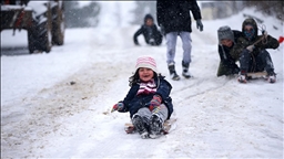 Bazı illerde kar nedeniyle eğitime bir gün ara verildi