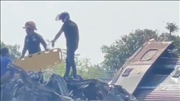 وەرگەڕانی شەمەندەفەرێک لە تایلاند گیانلەدەستدانی ٢٢ کەس و برینداربوونی ٣٠ کەسی لێکەوتەوە