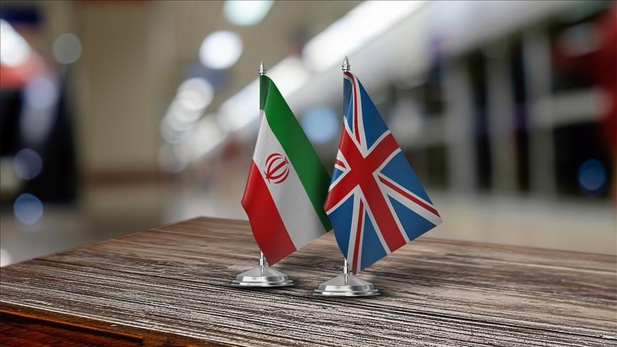 Великобритания временно закрыла посольство в Иране