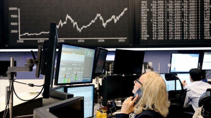 US stocks close with losses on corporate earnings, geopolitics