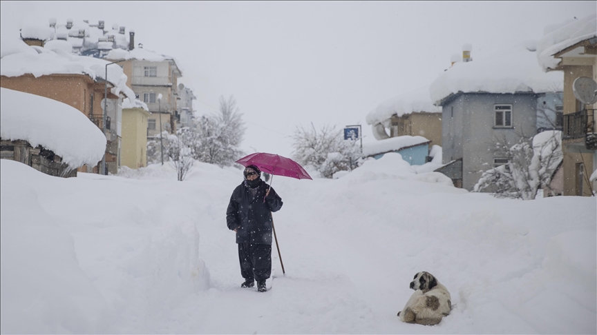 Li Ovacixa navçeya Tunceliyê welatî ji ber berfa ku zêde barî kêfxweş in
