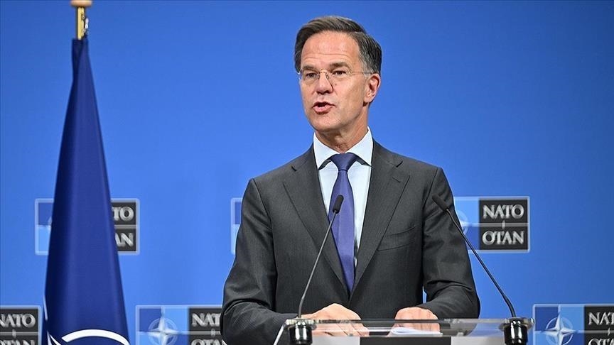 أمين عام الناتو يبحث مع زيلينسكي الوضع في أوكرانيا