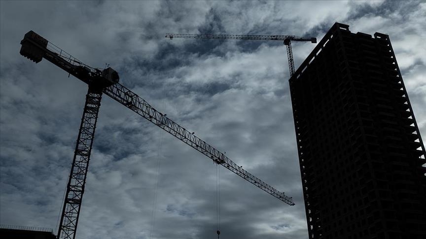 2 dead, 5 injured as construction crane falls onto road in Thailand