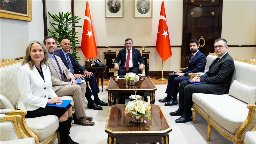 نائب أردوغان يبحث مع السفير الأمريكي العلاقات وقضايا إقليمية