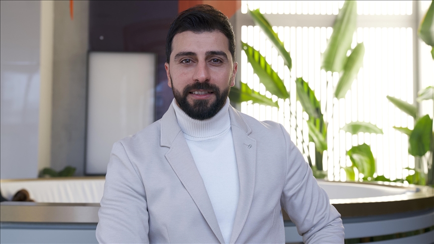 En Türkiye, un réalisateur et acteur palestinien raconte la tragédie de Gaza à travers le théâtre