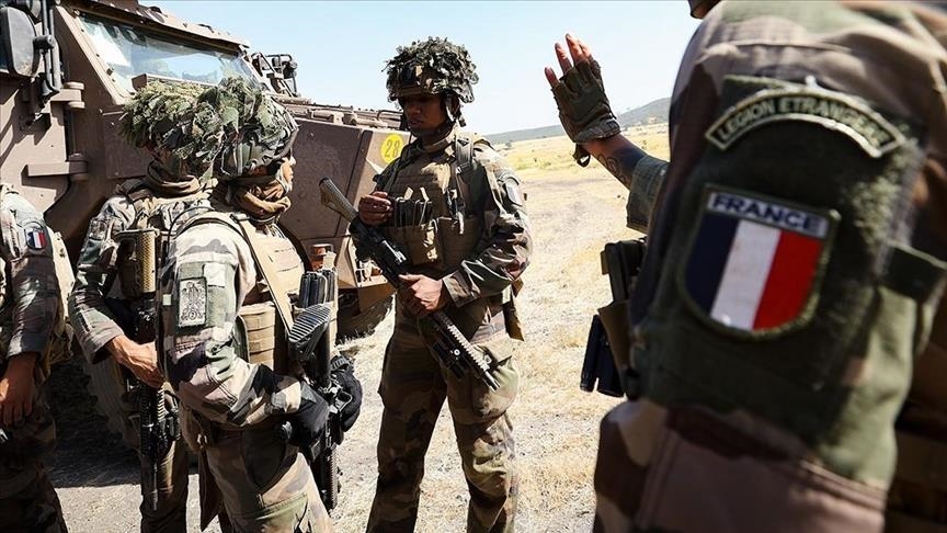 Макрон: Франција ќе распореди повеќе војници, воздухопловни и поморски средства на Гренланд