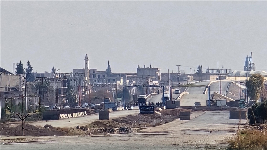 مسؤول سوري: "قسد" يمنع مغادرة المدنيين "دير حافر" ويهددهم بالقنص (مقابلة)