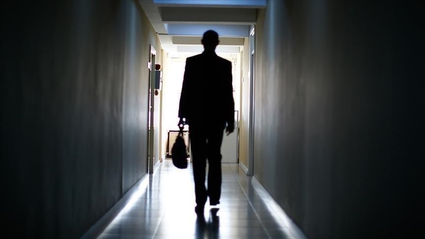 US initial jobless claims down 9,000 last week