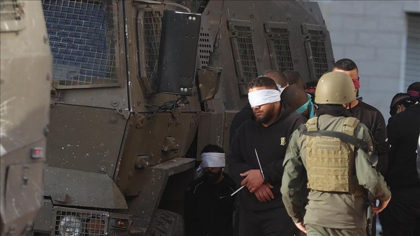 إسرائيل تعتقل 80 فلسطينيا بينهم سيدة وطفلان بالضفة الغربية
