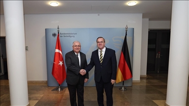 وزير الدفاع التركي يلتقي نظيره الألماني في برلين