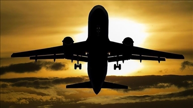 إيران تعيد فتح مجالها الجوي أمام الطيران