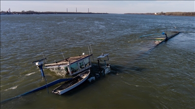 Баржа натоварена со хемиски ѓубрива делумно потона во Дунав кај бугарскиот град Свиштов