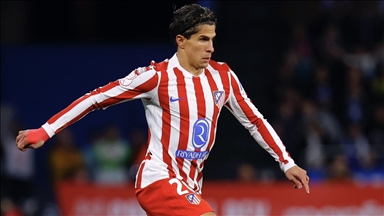 قدم.. أتلتيكو مدريد يمدد عقد مهاجمه الأرجنتيني جوليانو سيميوني