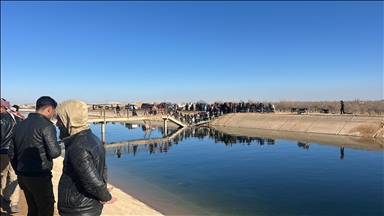 سوريا.. مدنيون محاصرون غرب الفرات يبحثون عن ممر آمن رغم عرقلة "قسد"