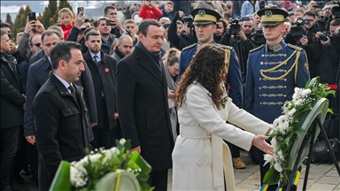 Kosovë, krerët e shtetit bëjnë homazhe në 27-vjetorin e Masakrës së Reçakut