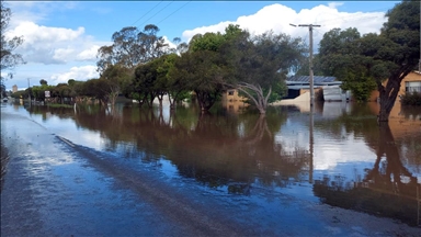 Flash floods take cars into sea during severe weather in southeastern Australia