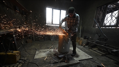 Düzceli usta, 35 yıldır ürettiği Mengen sobalarıyla evleri ısıtıyor